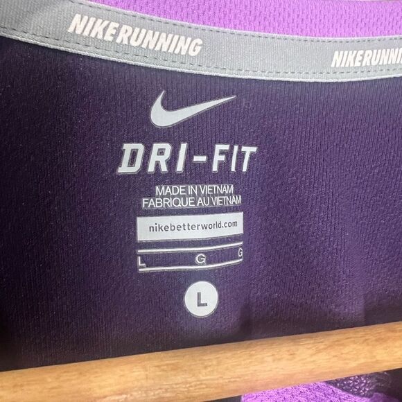 Nike Short Sleeve T-shirt - Picture 2 of 4